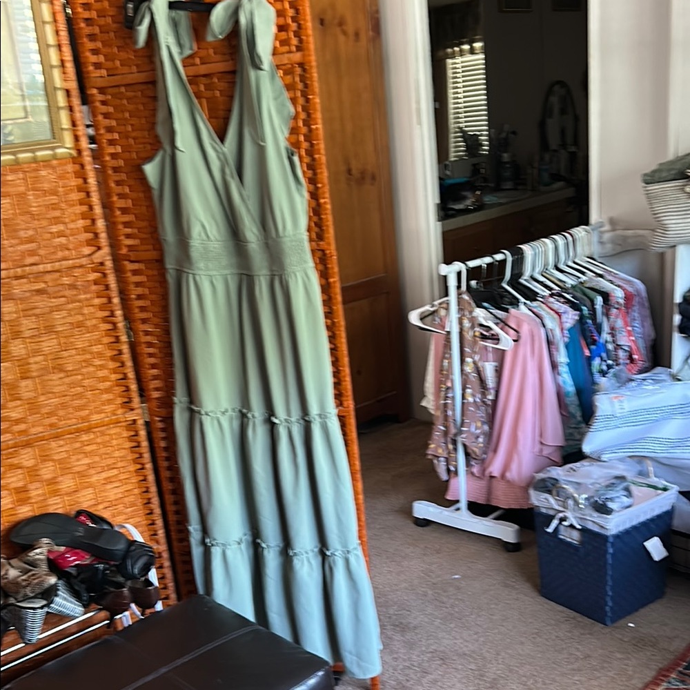 Elegant Green Sleeveless Dress